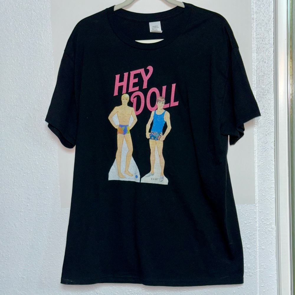 Black 'Hey Doll' Men’s T-Shirt